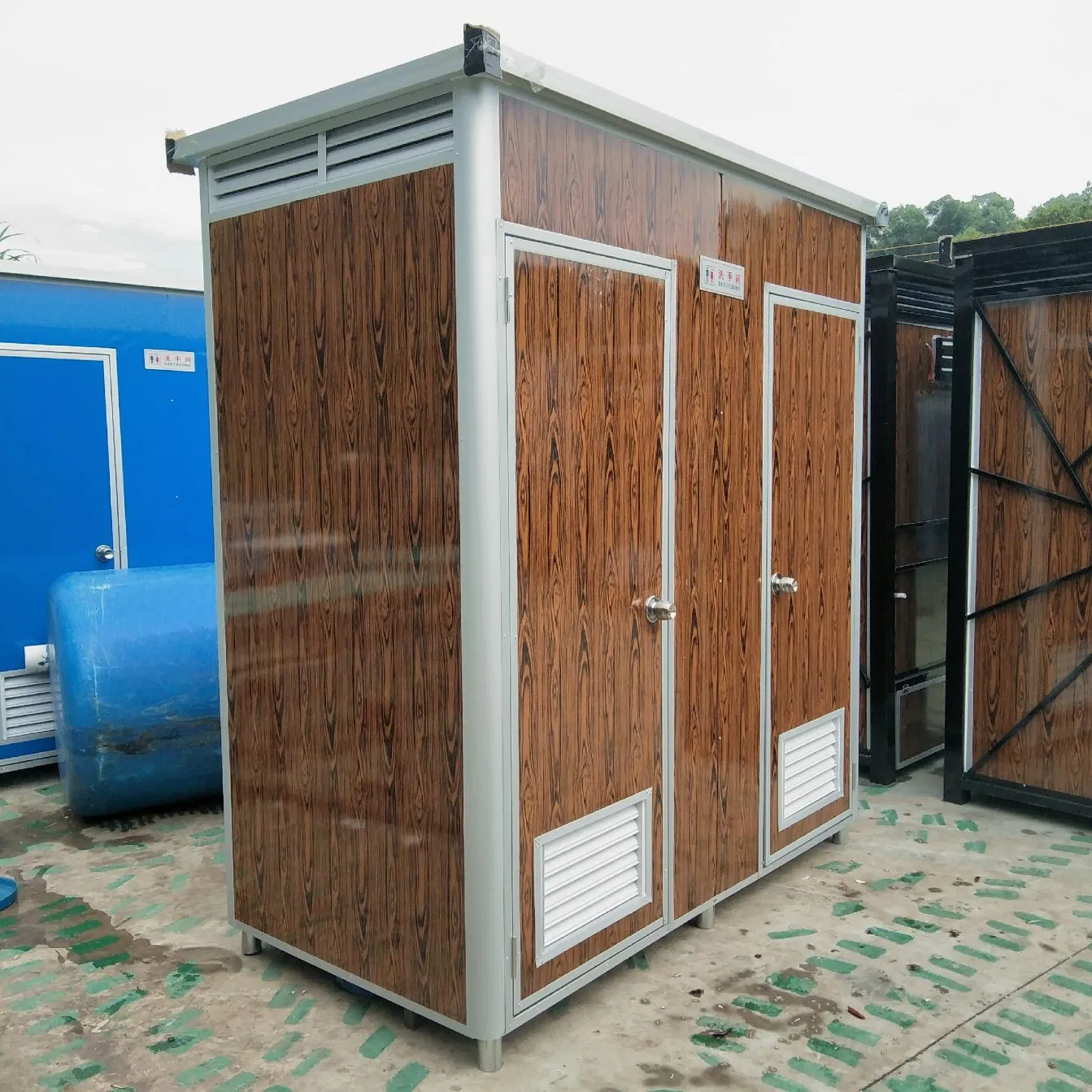 China Factory Manufactured Prefabricated Sandwich Panel Outdoor Mobile Portable Toilet 