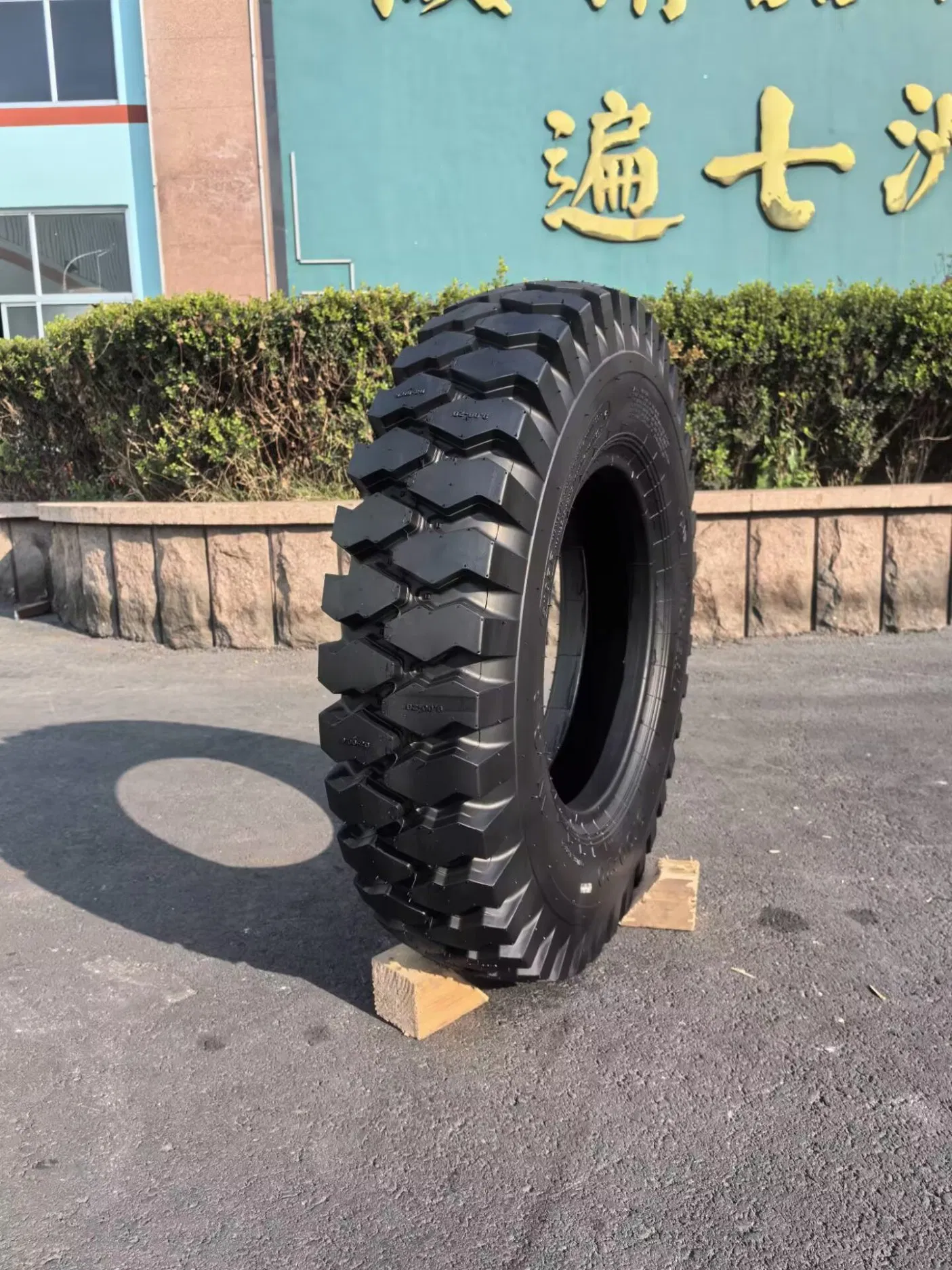 Шины для экскаватора Qizhou 11.00-20, высококачественные, с двойным рисунком протектора