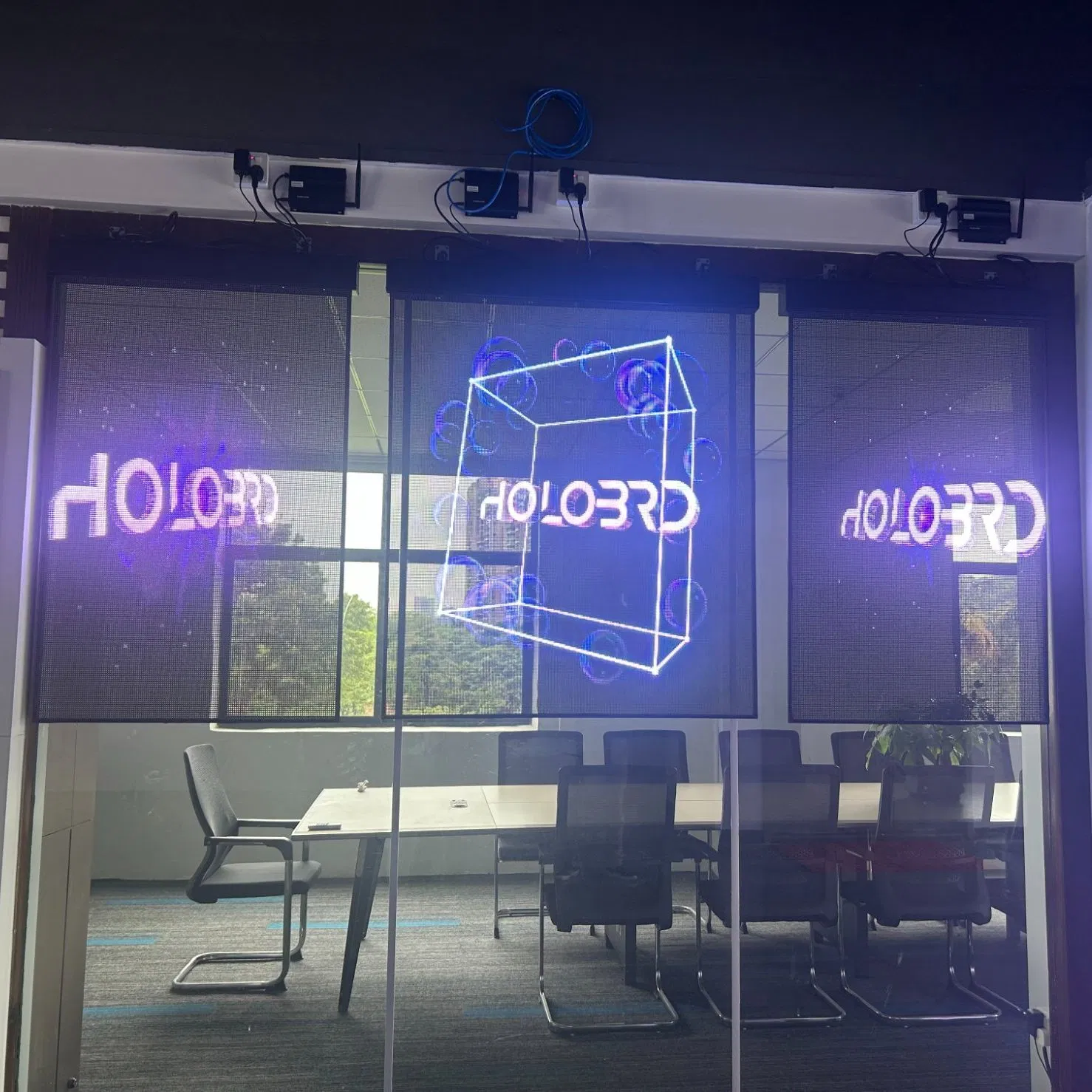 Прозрачный 3D LED-экран для рекламы в торговых центрах