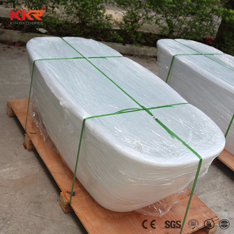 Угловая ванна из искусственного камня с гидромассажем