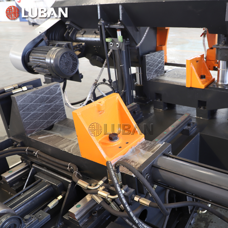 Ленточная пила по металлу автоматическая с ЧПУ GZ4235