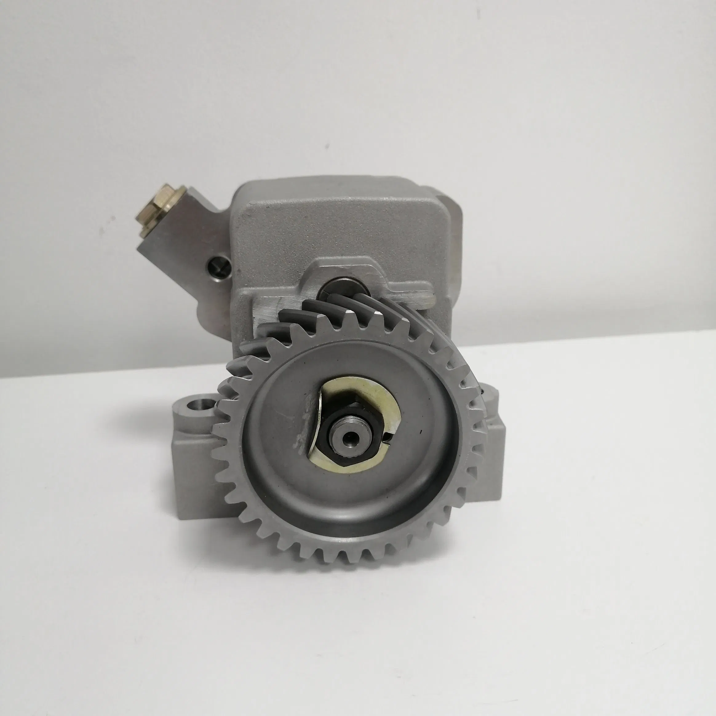 Масляный насос Doosan De12tis 65.05100-6042 для Daewoo