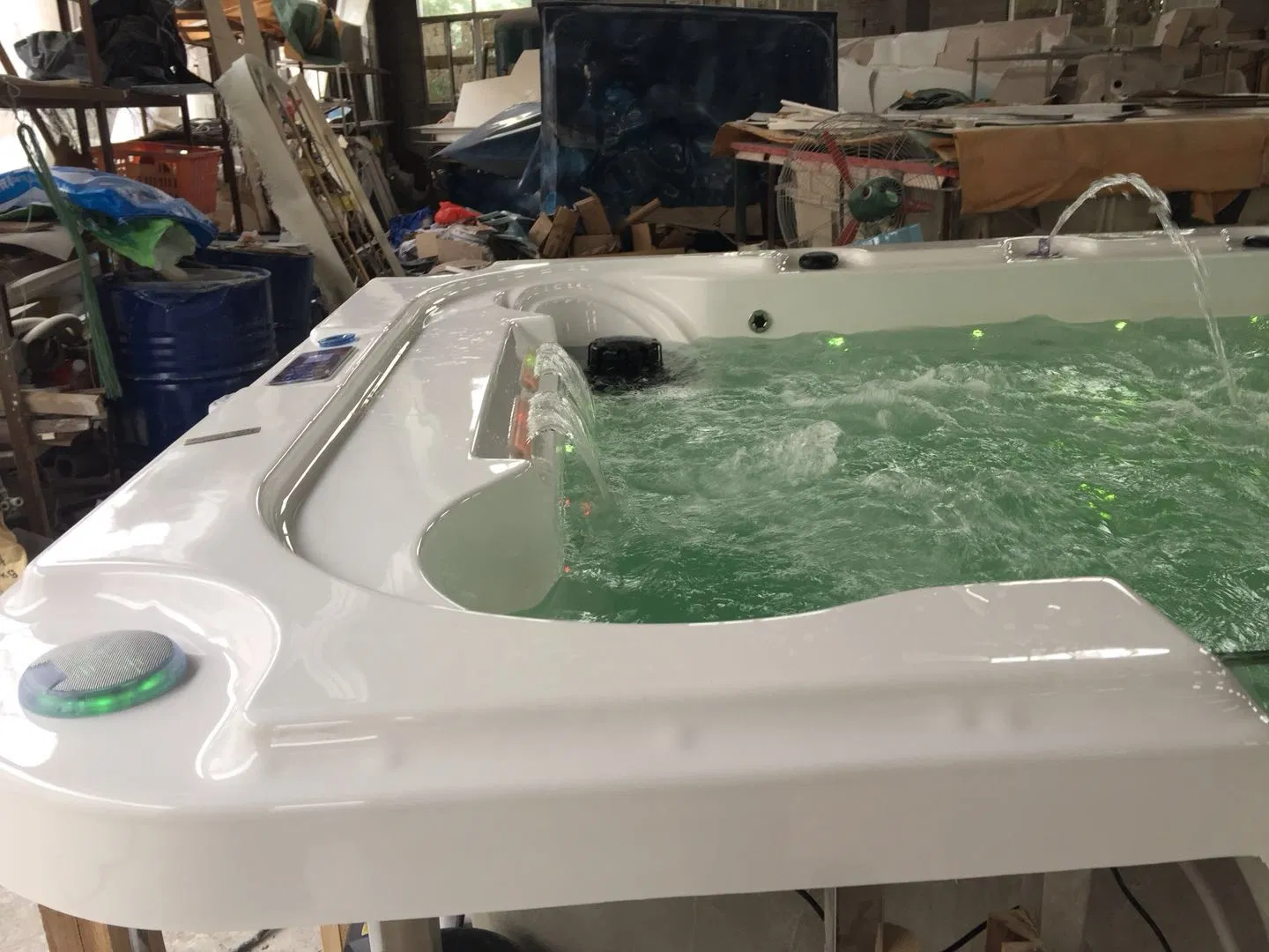 Детская акриловая ванна с гидромассажем и водопадом