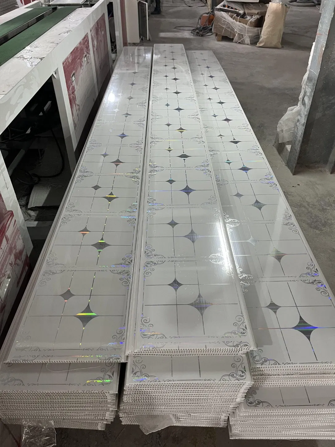 on Sale Water Resistant Plastic Roofing Panel Faux Wood Board White Laminated PVC Ceiling Sheet for Modern Houses Indoor Decoration