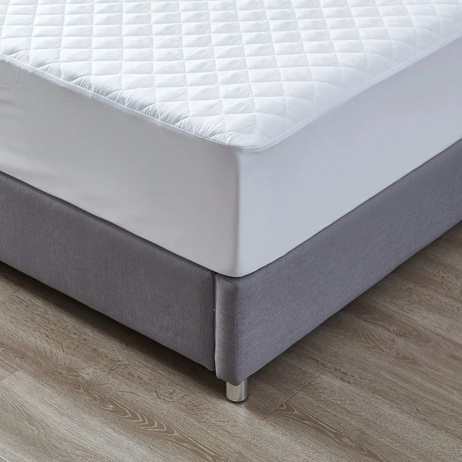 Poly/Cotton Fabric 120GSM Polyester Padding Custom Diamond Patchwork Design Quilted Fitted Mattress Protector with Elastic Skirt