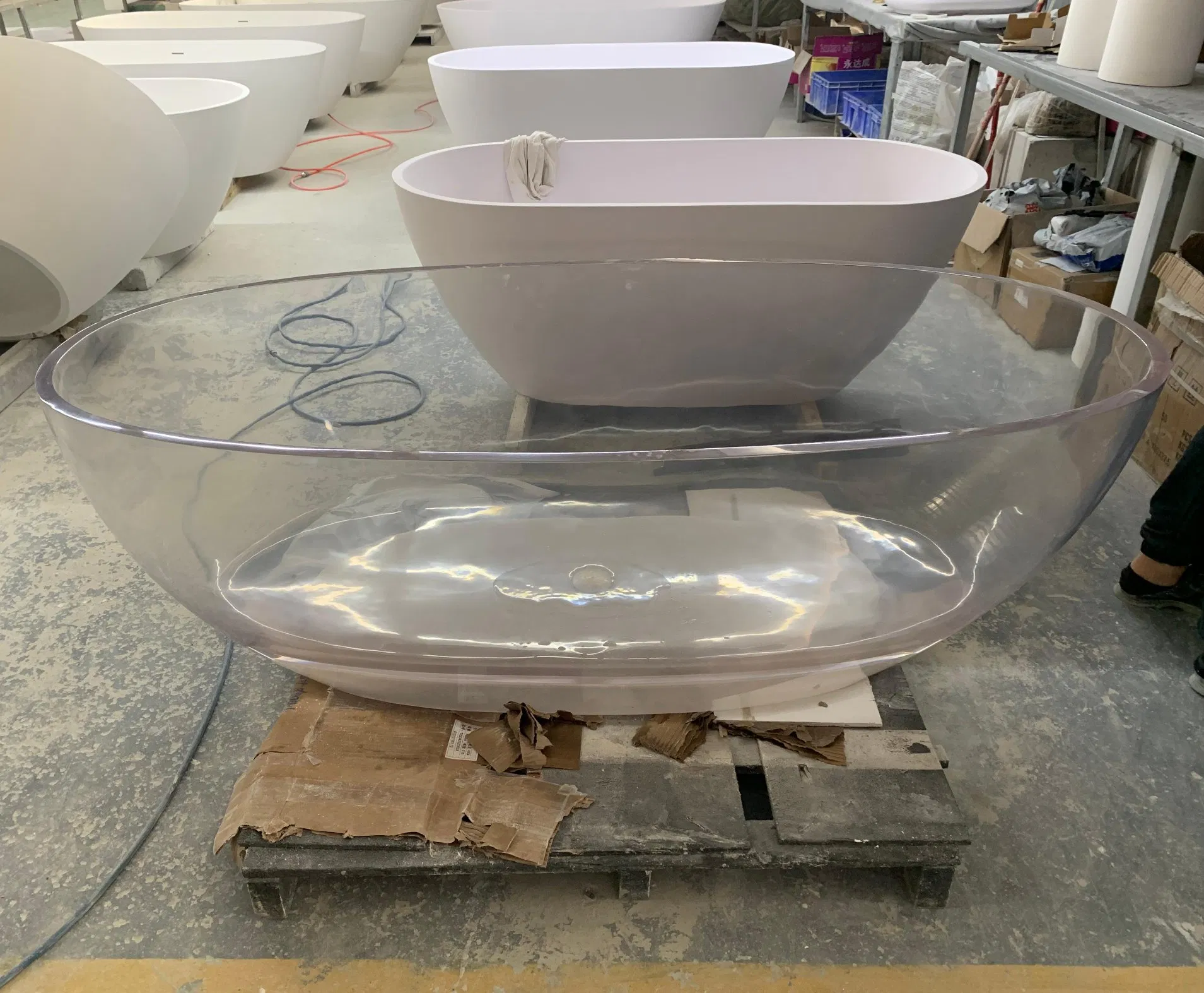 Прозрачная акриловая ванна для двоих с гидромассажем