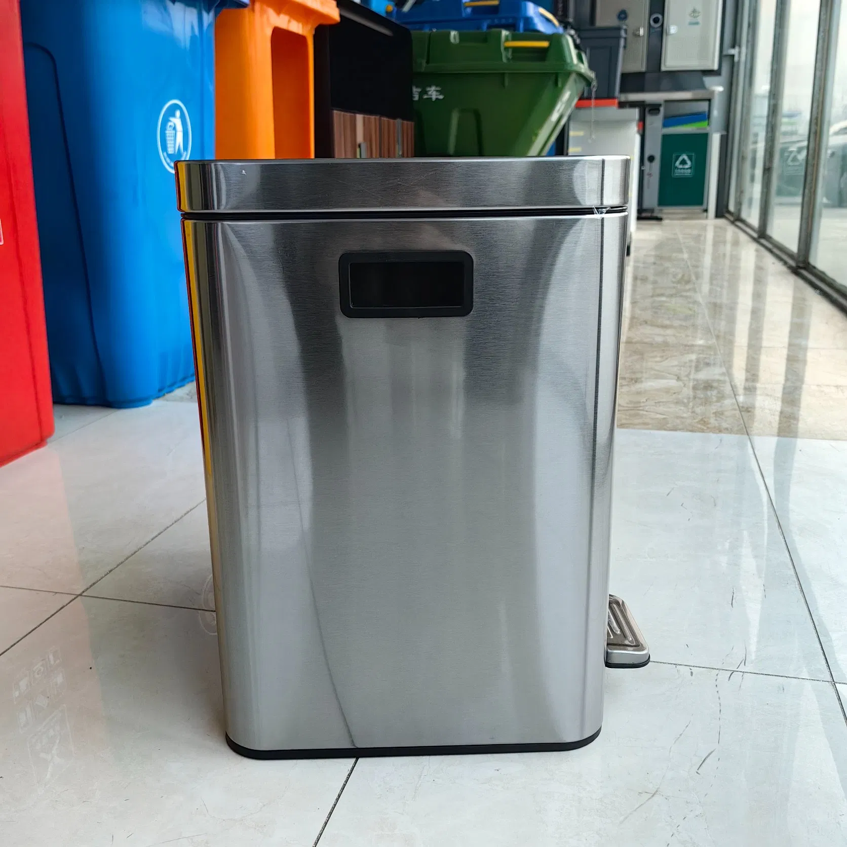 Ножная мусорная корзина из нержавеющей стали, 18 л