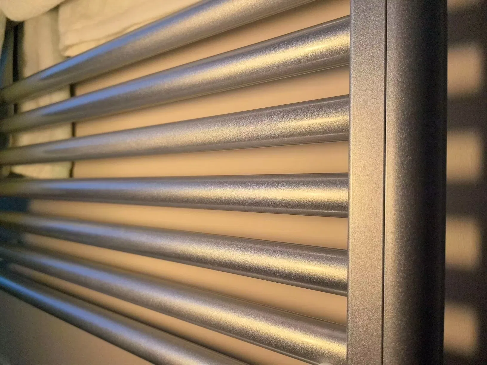 500W T-2.2W IP34 Rated Safe 230V Bathroom Electric Towel Heater