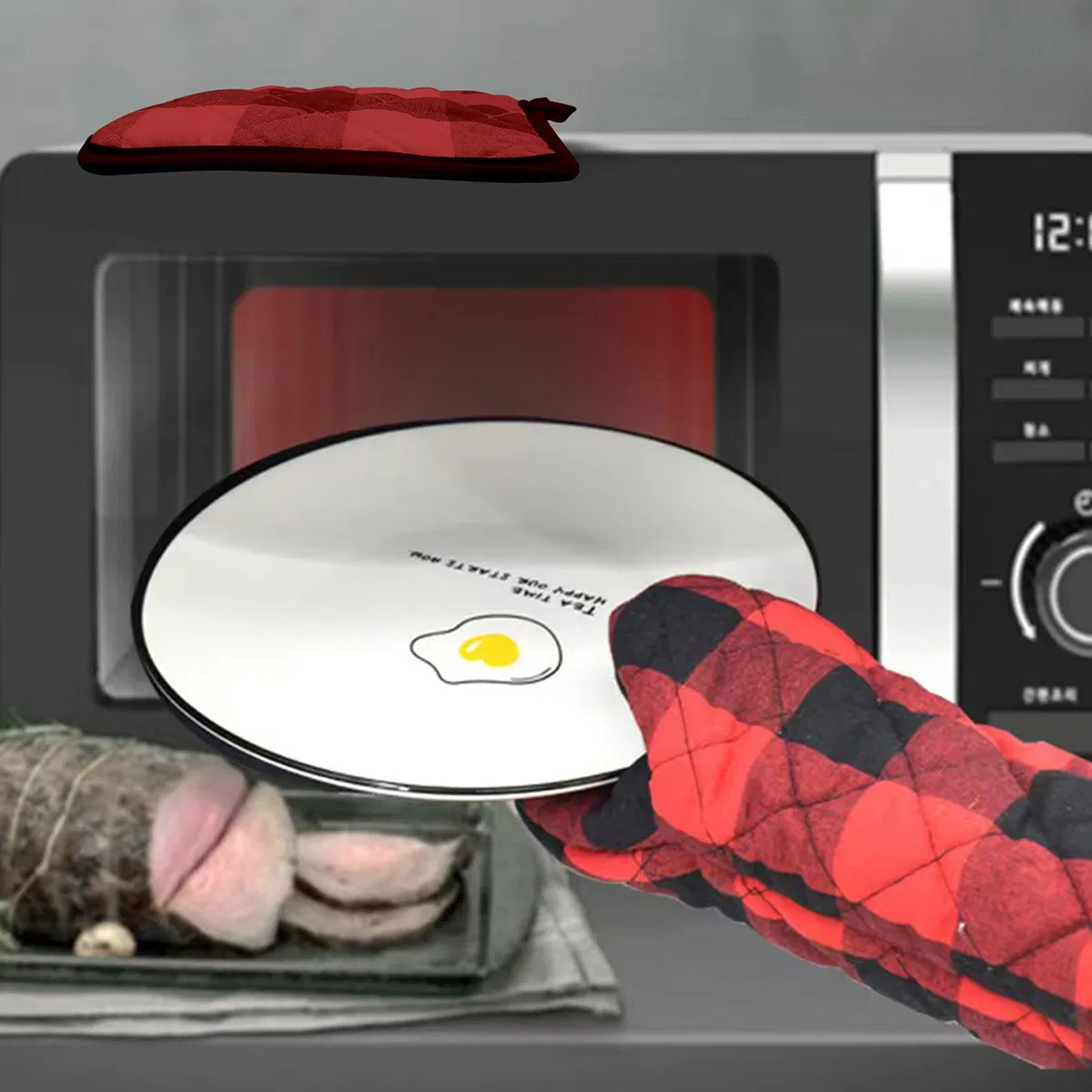 Checkered Red, White and Black Microwave Glove Pads, a Universal Heat Insulation Glove Set for Both Left and Right Hands