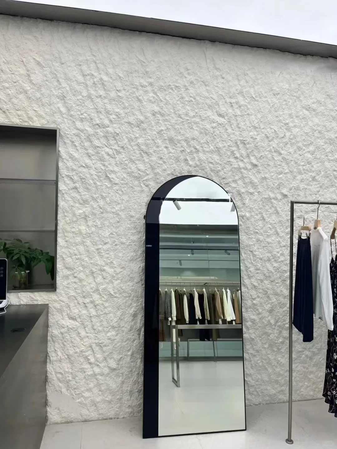 Soft Porcelain Products, Rock Plate Customization, Old Building, Commercial Space Decoration