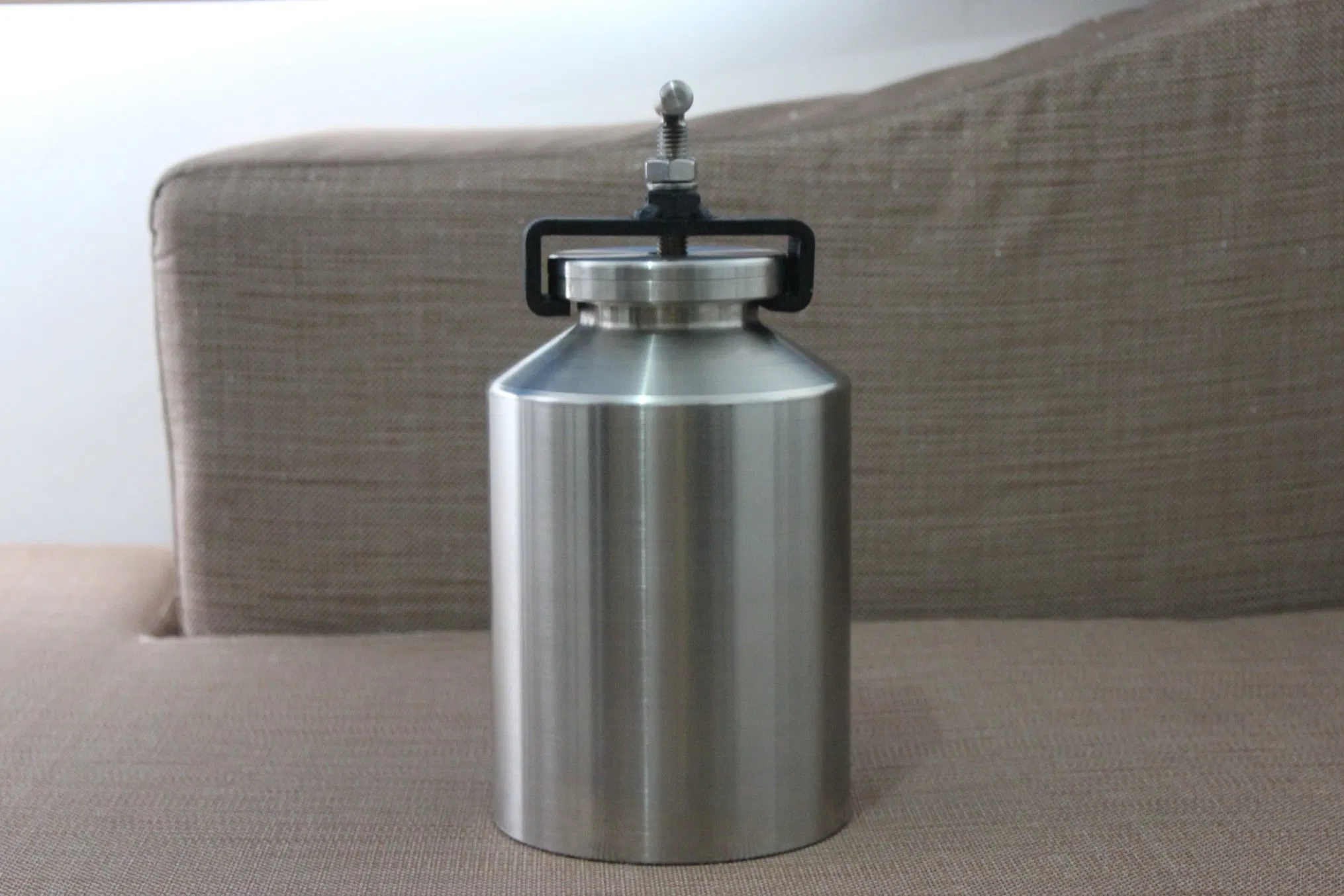 Durable Stainless Steel Rolling Jar for Efficient Laboratory Grinding Applications