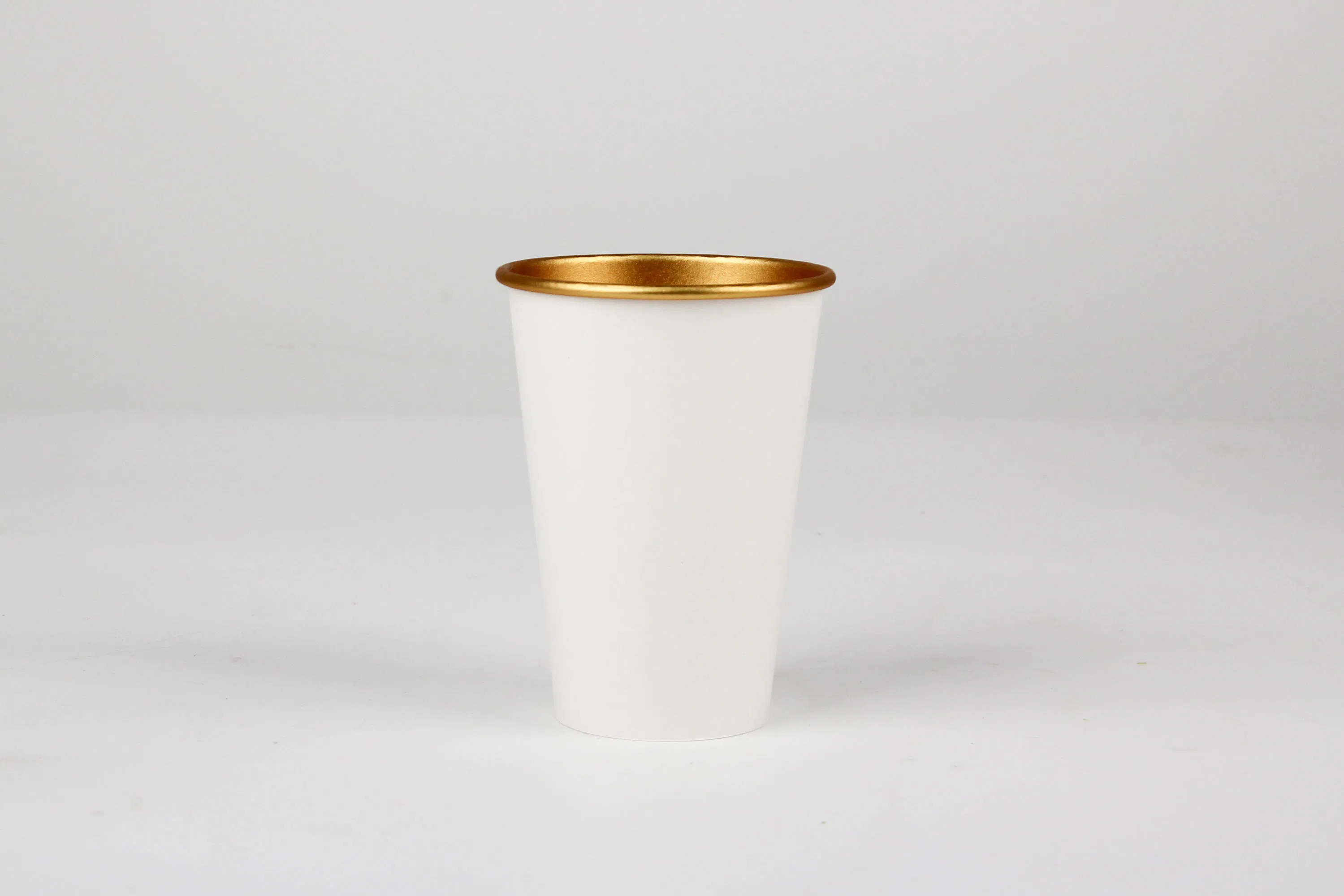 Одноразовые бумажные стаканчики с логотипом