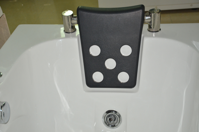 1800mm Length PU Headrest White Acrylic Luxury Bathtub with Speakers