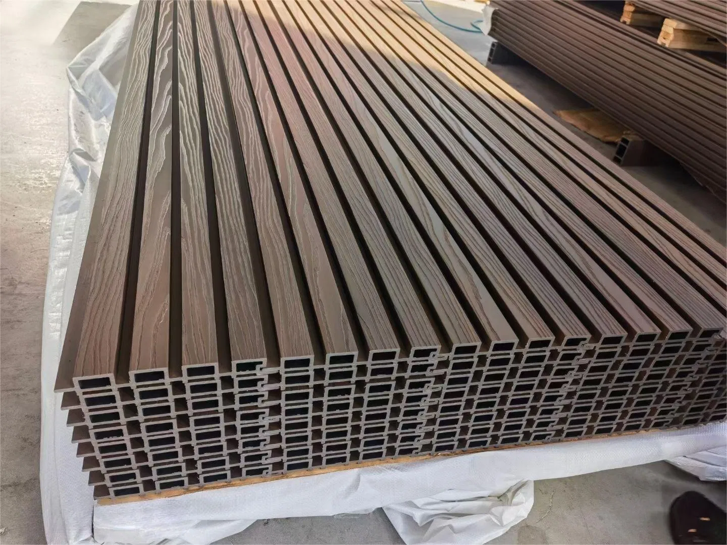 Easy Installing WPC Outdoor Wall Panel WPC Decking Wall Cladding Pergola Fencing