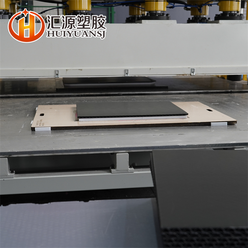 Free Sample Customized High Quality Plastic Hollow Sheet Automotive PP Honeycomb Board