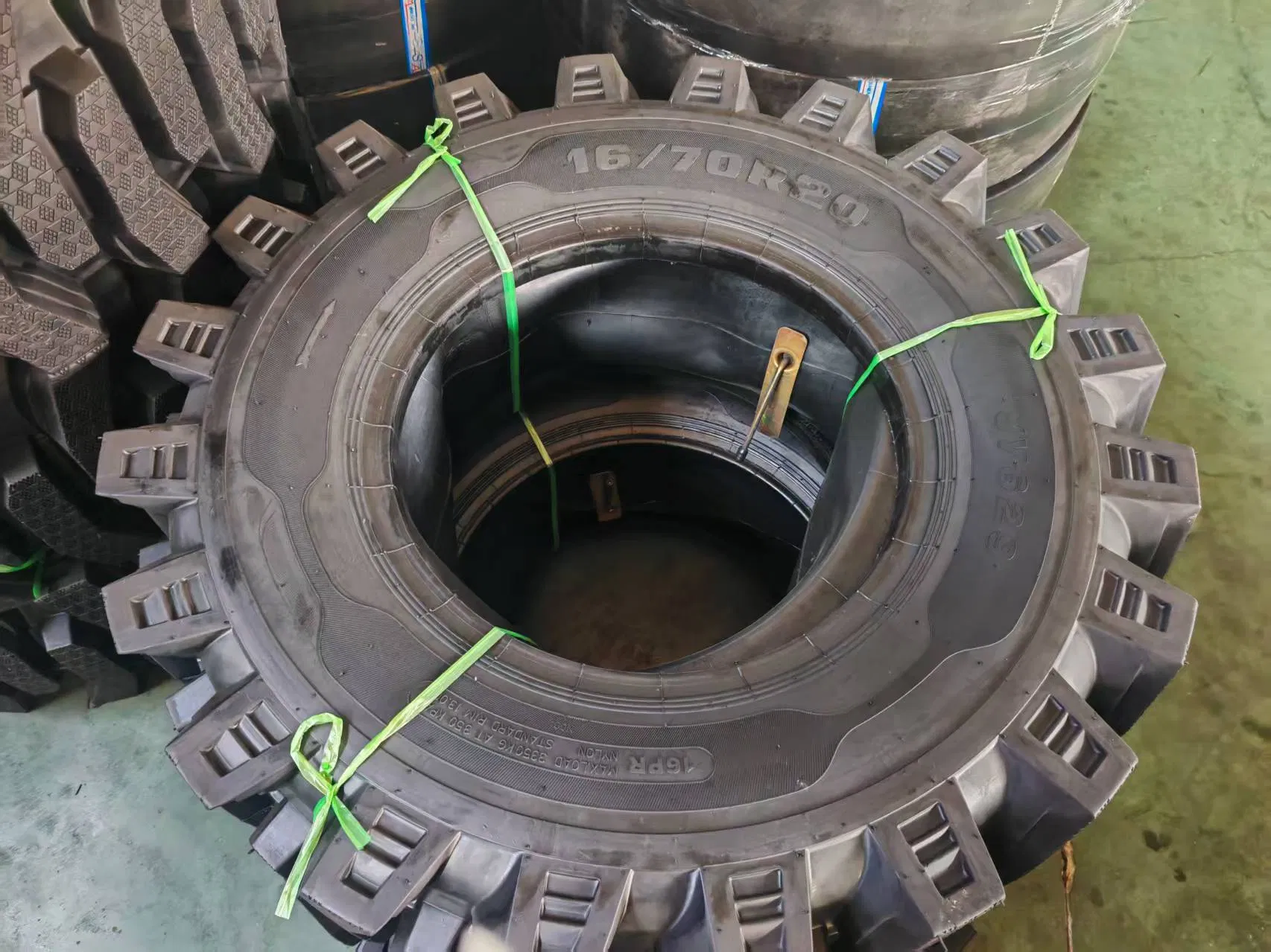 Радиальный внедорожный грузовой шины 16/70R20