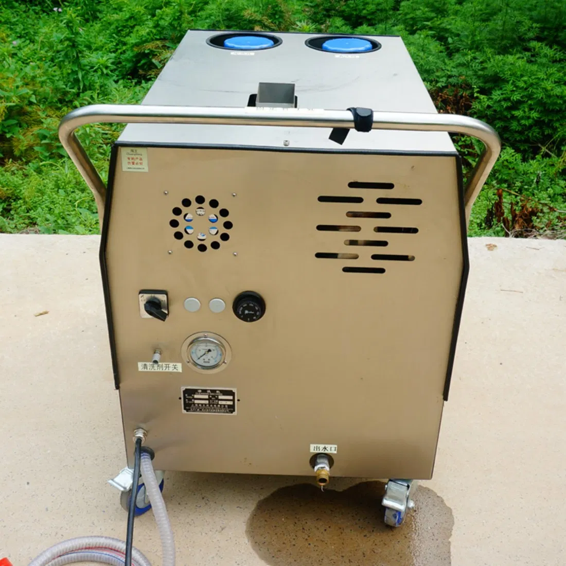 Heavy Duty Industrial Washer Ultra High Pressure Washer Cleaning of Heavy Oil Stains