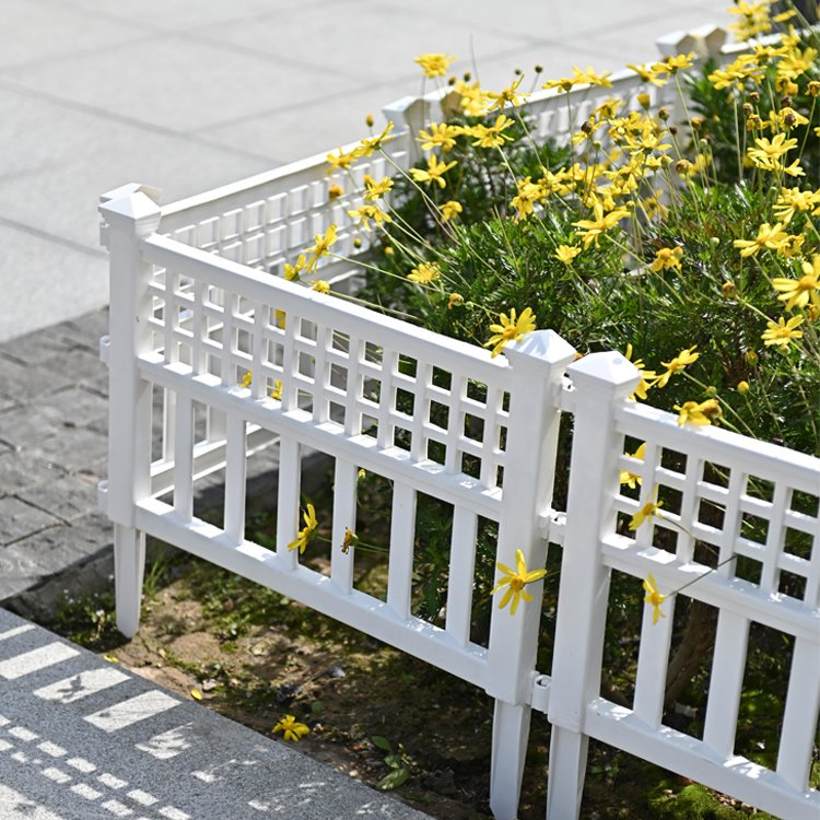 Manufactory Direct 4PCS Garden Edging Picket Cheap Small White Fences Plastic Garden Decorative PP Panel