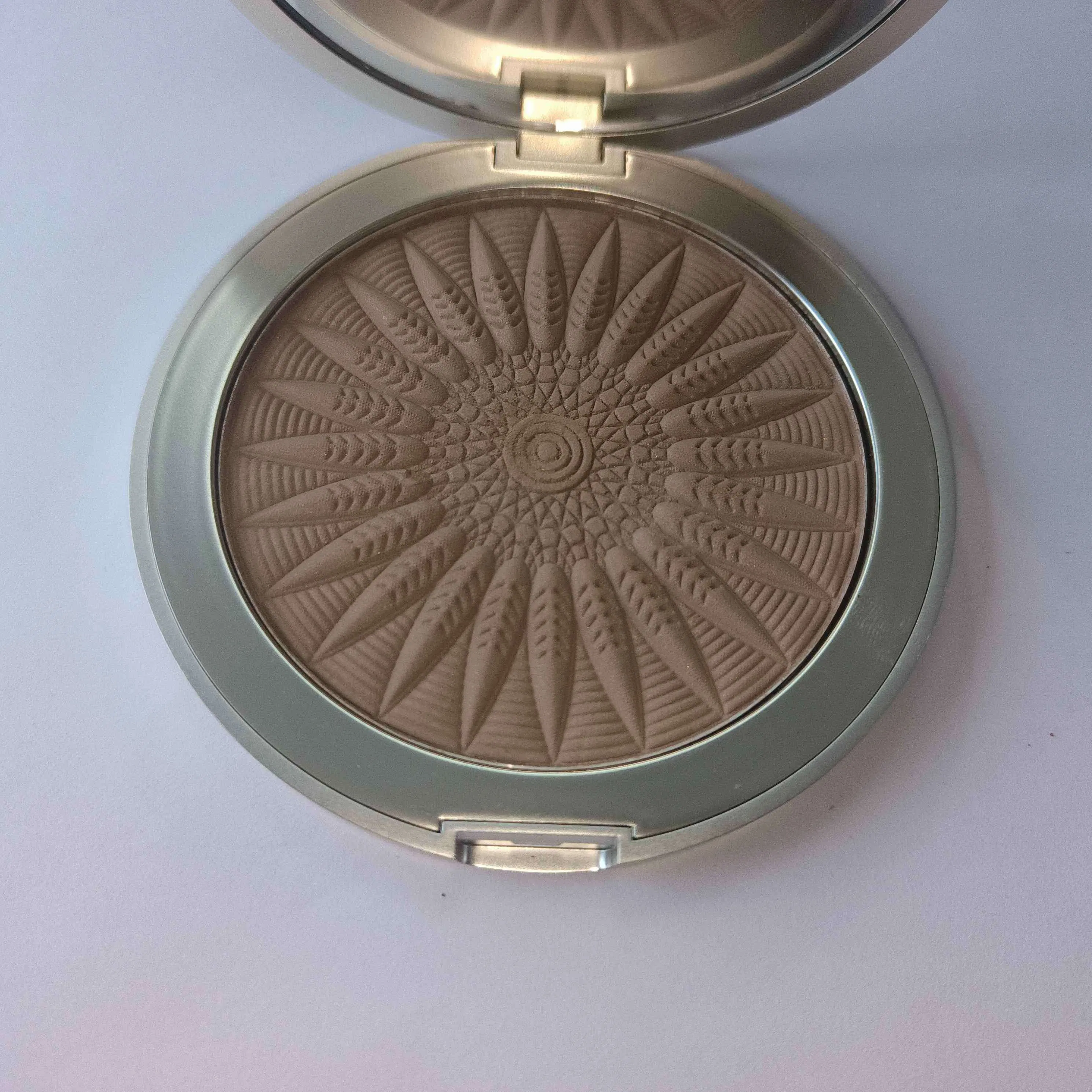 Instant Flawless Skin Touch-up Powder for All-Day Beauty
