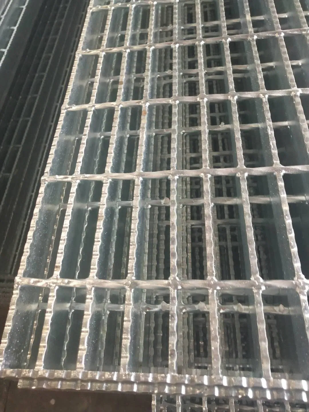 Welded Plain Flat Steel Grating/Steel Grating with Crossed Bar/5mm*32mm Steel Grating