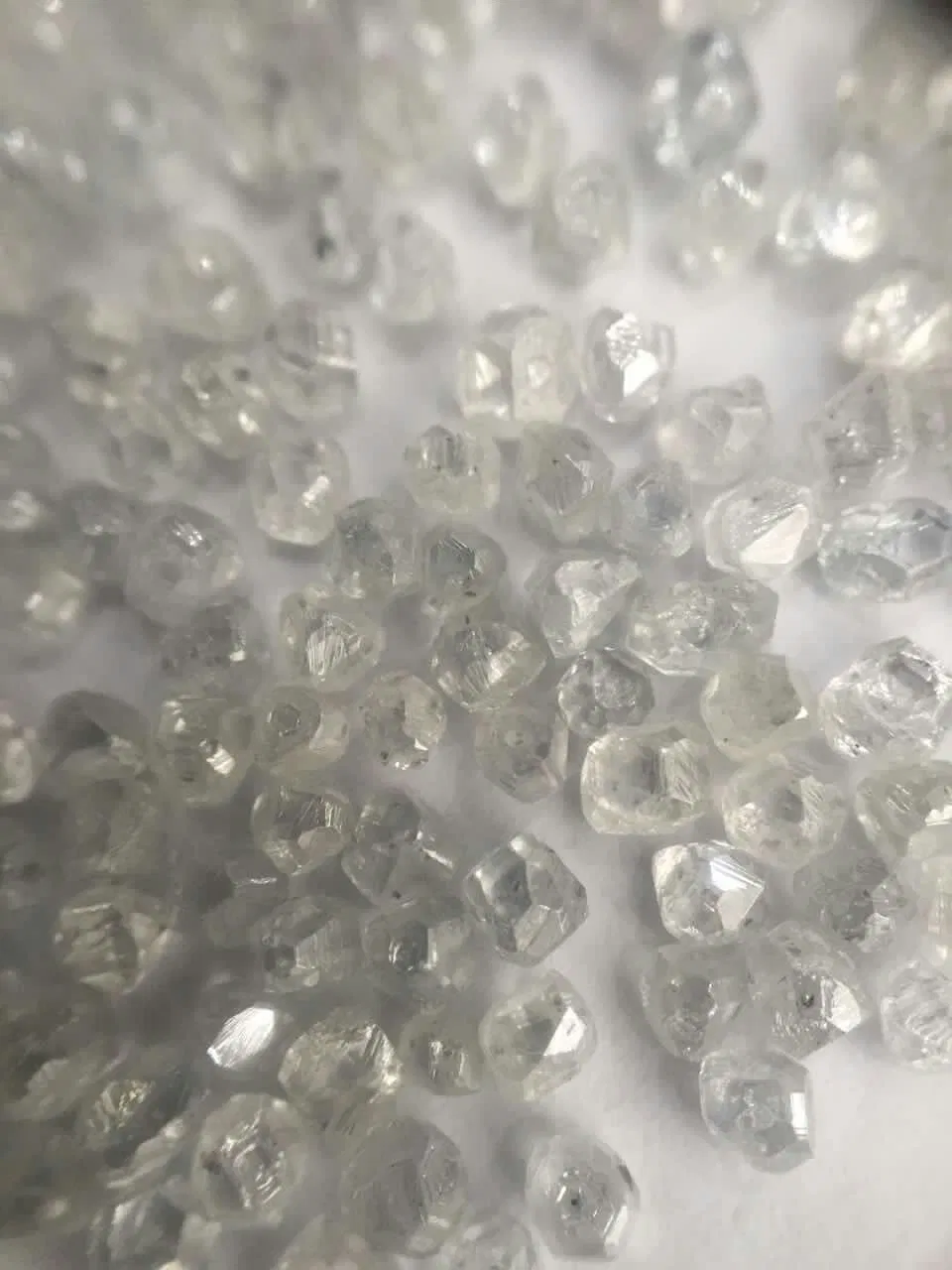 Необработанный алмаз D White Diamond, 1.0-4.5 мм