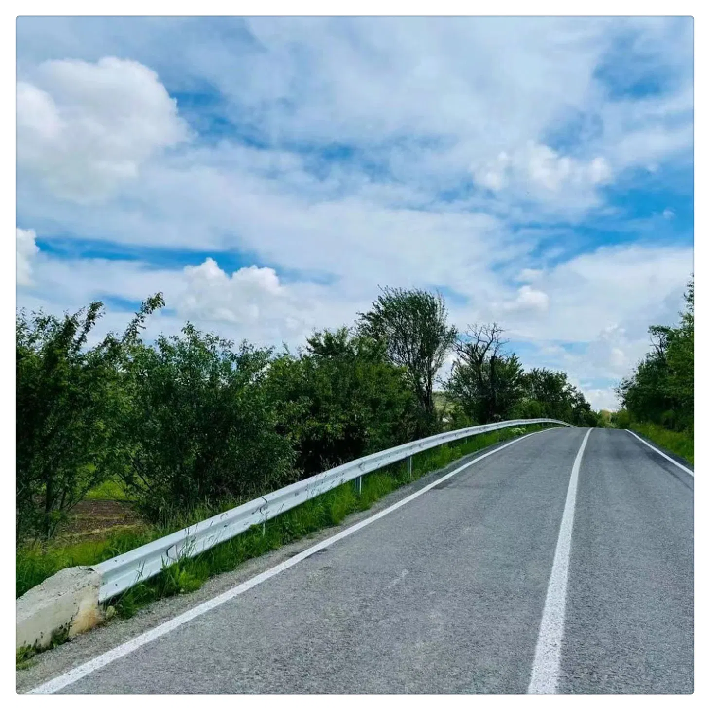 Industrial Grade Highway Safety Protection Three Beam Corrugated Thrie Beam Guardrail