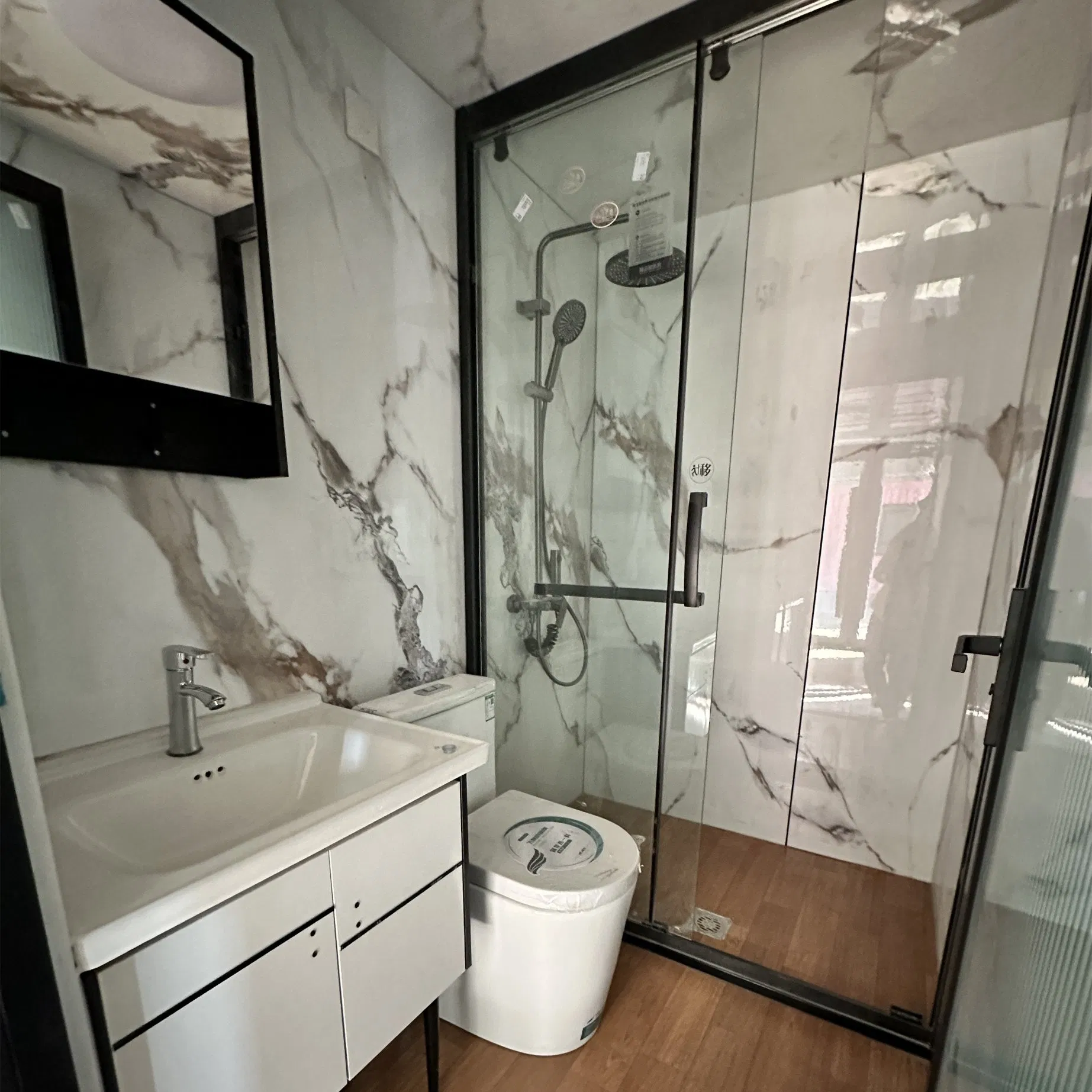 20FT/40FT Flat Pack Shipping Container Prefab Steel Container House with Two Bedrooms for Home Villa Mall or School Use