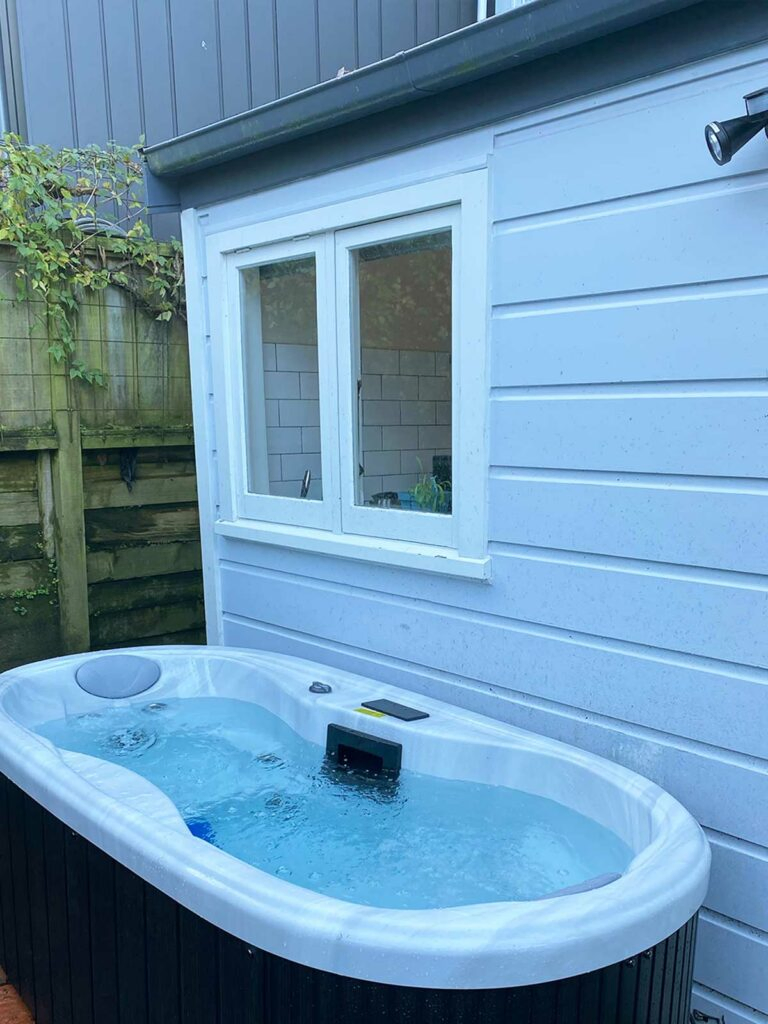 Гидромассажная ванна Whirlpool Outdoor на 2 персоны