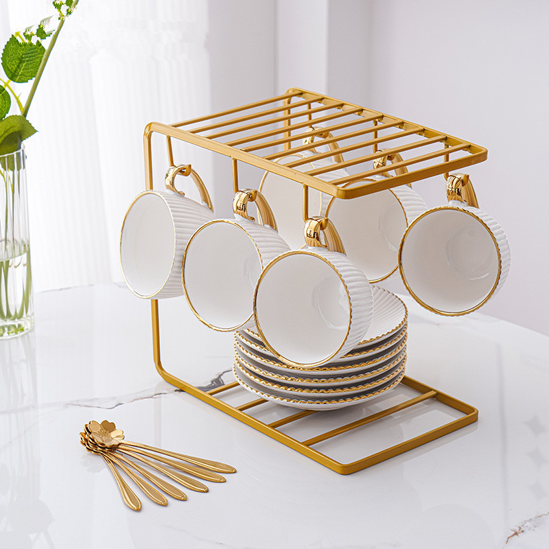 Фарфоровый чайный сервиз Golden Trim с блюдцем