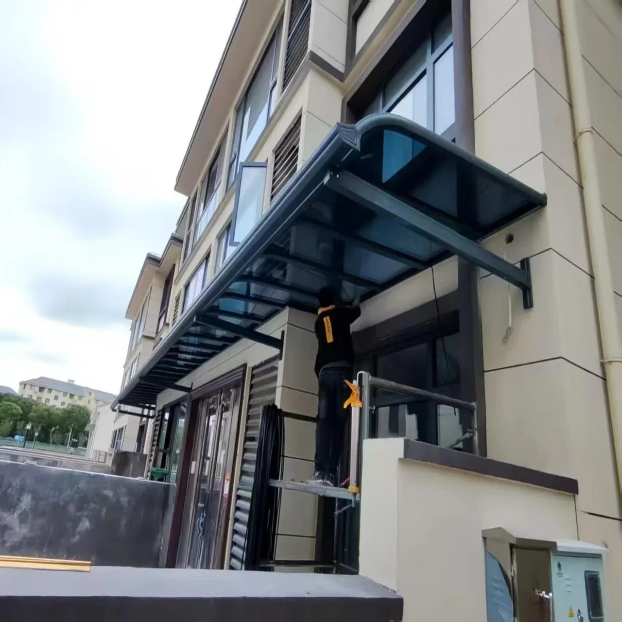 14. Factory Price Aluminum Outdoor Patio Awning Parking Canopy Price Carport Residential Corrosion-Resistant for for Villa Use