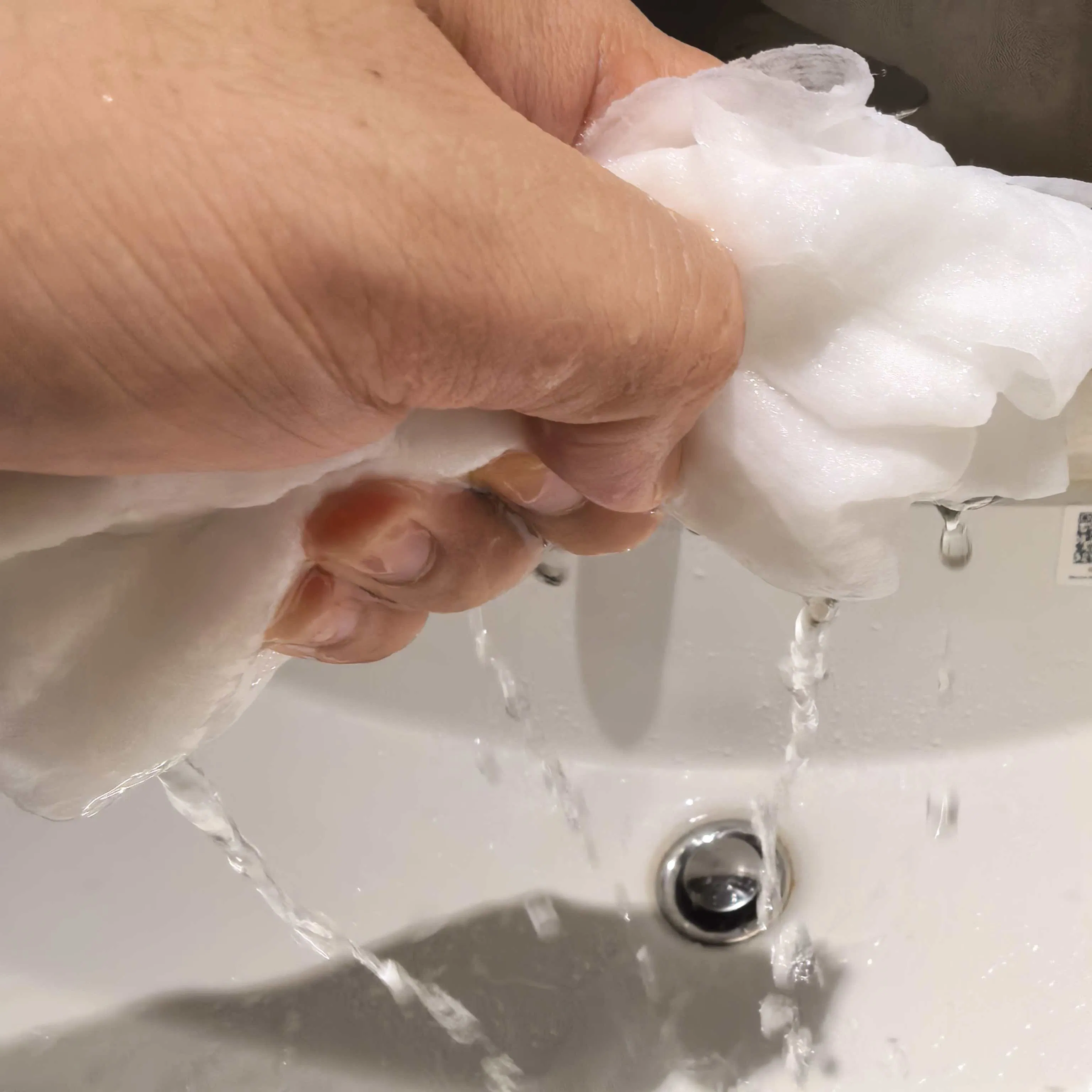 100% Bamboo Independent Packaging OEM Service Soft Portable Skin Towels Disposable Bath Towel