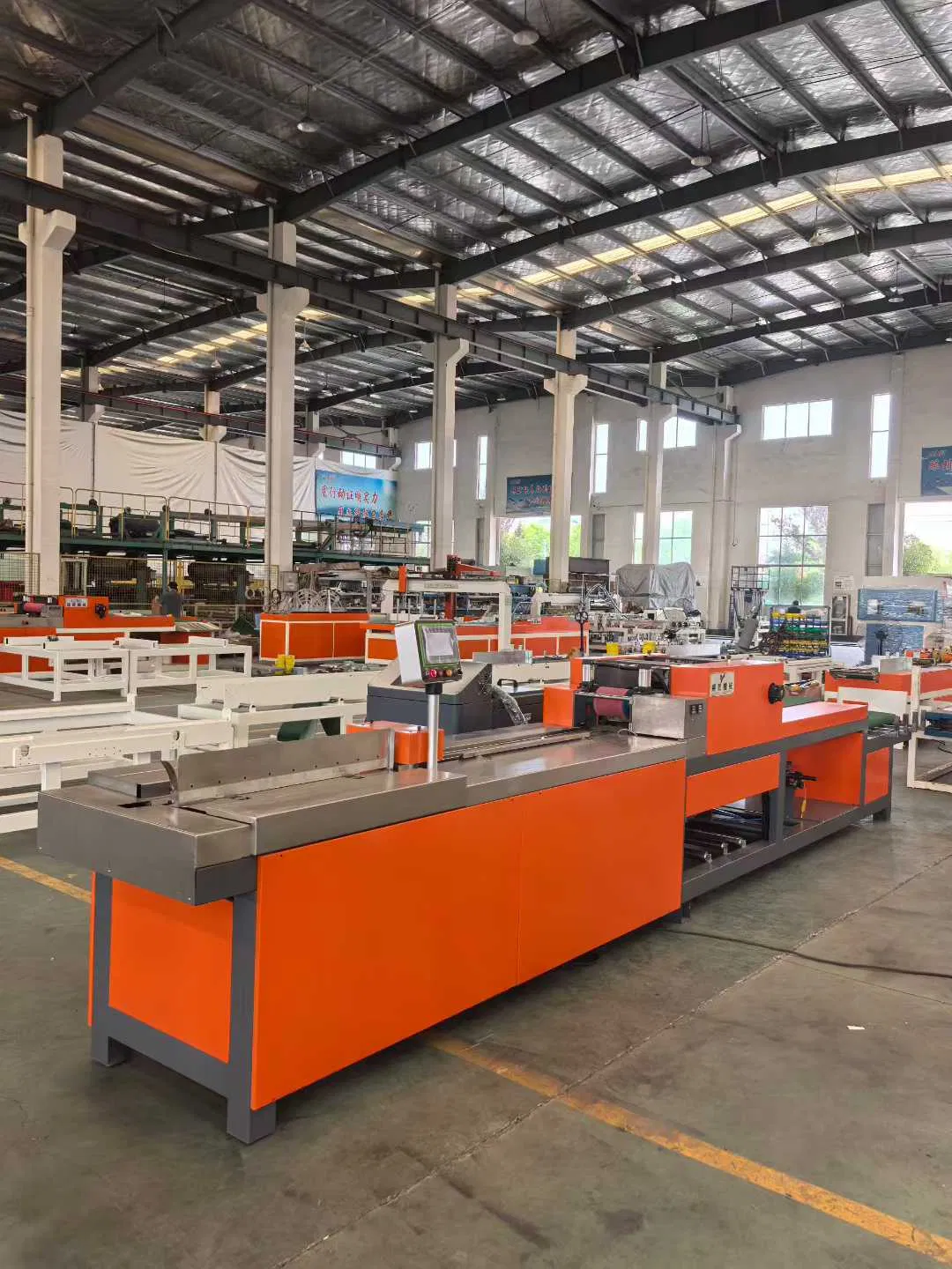 Long Strip Flooring Automatic Adhesive Backed Machine