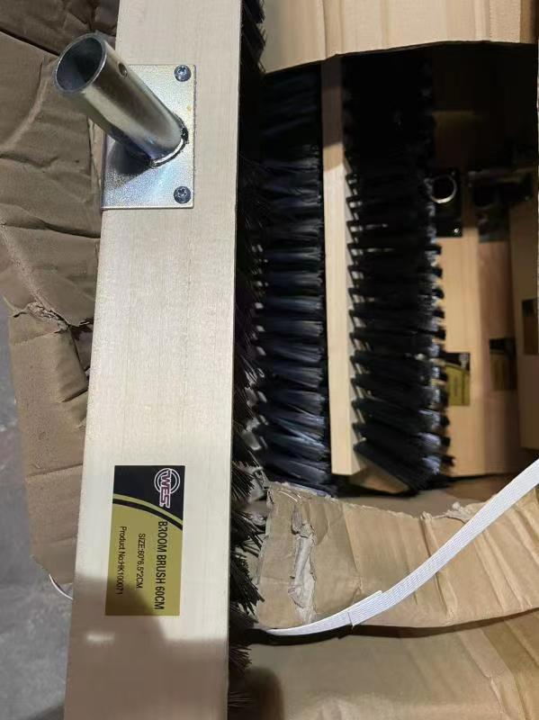 24 Inch Deck Brush Broom Walkway Broom in China