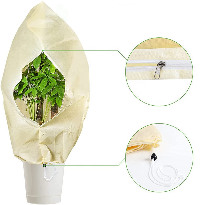 Чехол защитный зимний для растений кустарников