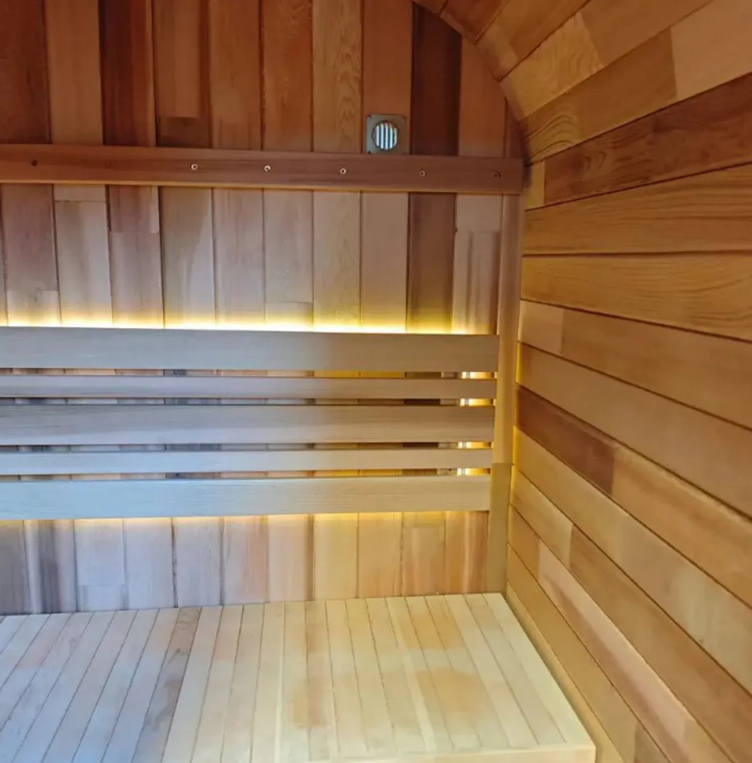 Традиционная паровая сауна из красного кедра