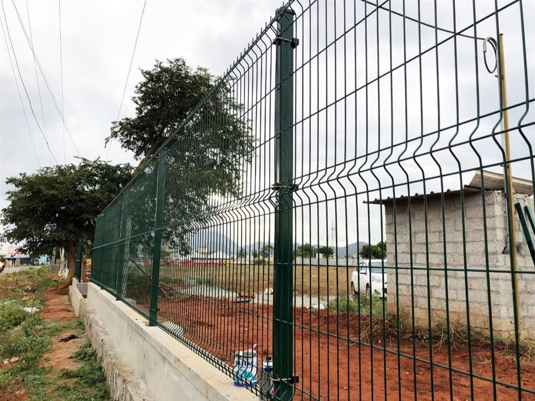 Colorful 3D Curvy Welded Wire Garden Fence for Security