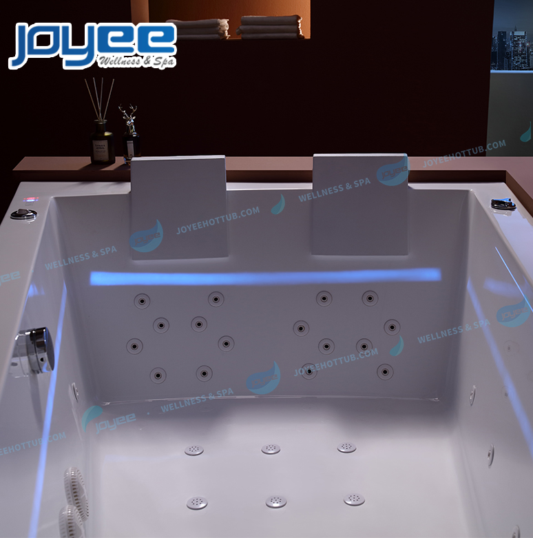 Угловая акриловая ванна с гидромассажем и подсветкой на 2-х человек