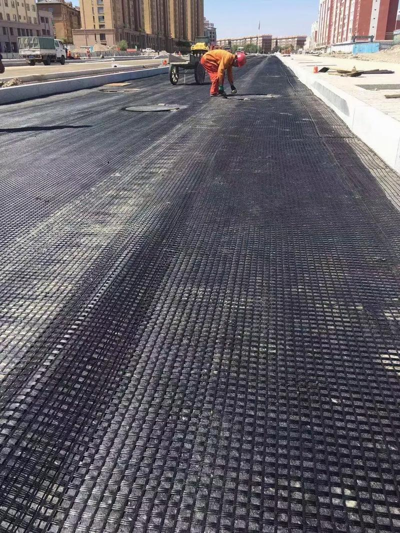 Polyester Geogrid Has High Stiffness, Used in Road Base Reinforcement for Railways, Bridge Piers, and Slope Protection