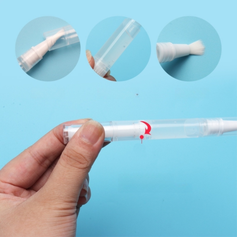 Safely Eliminate The Adhesive, Ensuring Your Lashes Remain Soft and Undamaged.