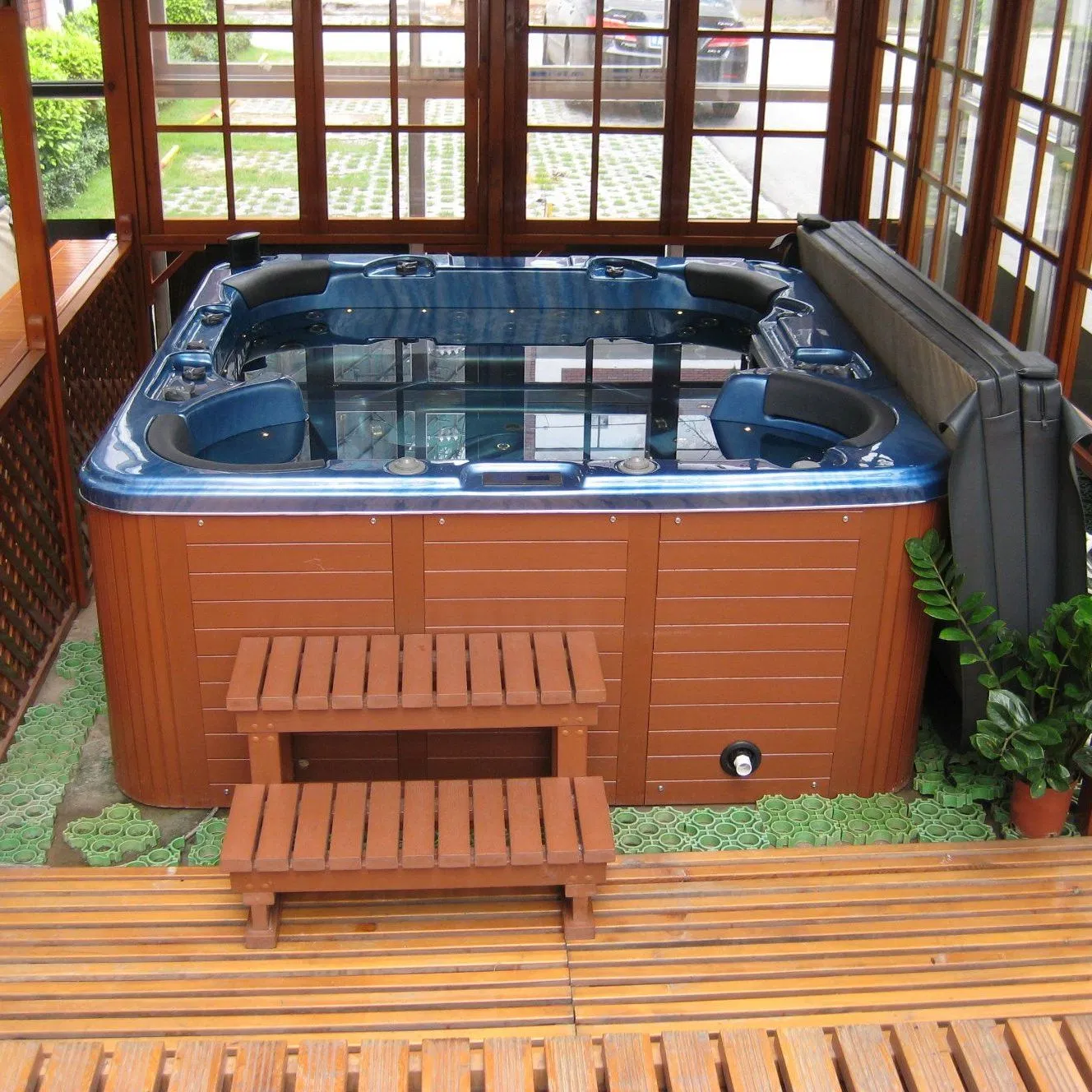 Гидромассажная ванна Sunrans Balboa на 6 человек с ТВ