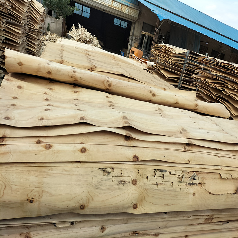 Pine Wood Rotary Cutting 2520mm * 1270mm * 1.7mm Grade AA Pine Veneer for Plywood Core