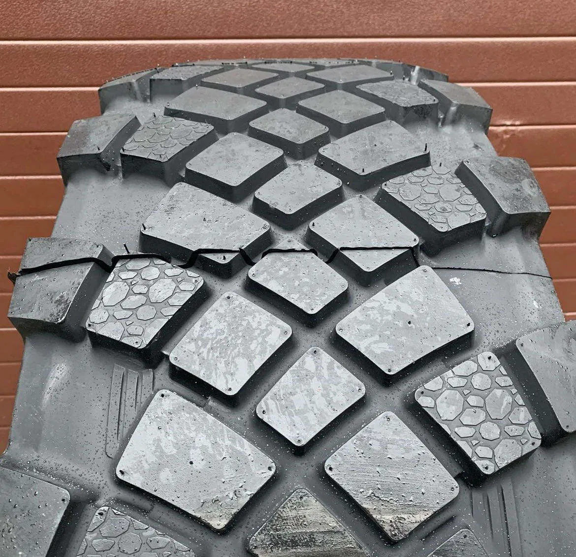 Шина промышленная OTR для карьерной техники Chaoyang 315/80R22.5 425/85R21 CS100