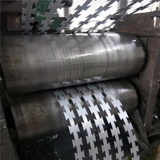 High Quality Hot Dipped Galvanized/Stainless Steel Concertina Razor Wire Bto-22 / Bto-30 / Cbt-65 Razor Wire Single Loop/Cross/Flat/Welded Razor Wire