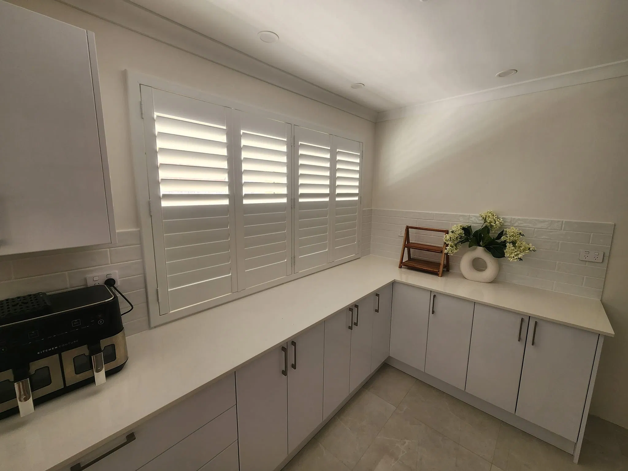 Durable PVC Plastic Blade Plantation Shutter Windows Blinds Shades Shutters Supplier