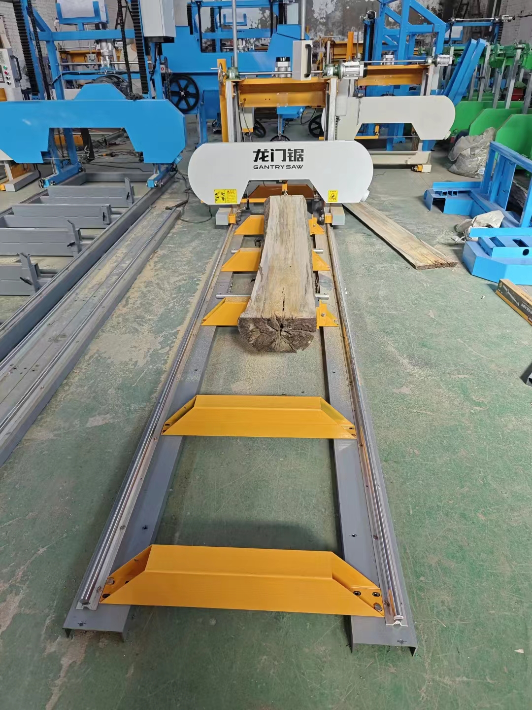 Станок ленточнопильный