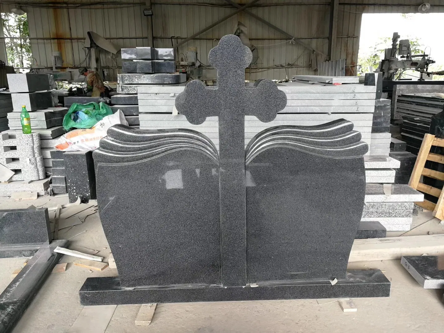 Chinese Granite Romania Style Western Monument Tombstone Headstone