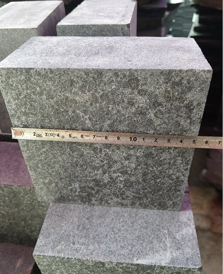 Dark Rock Cobblestone Flamed/Natural Split Basalt Stone Price for Patio Outdoor Paving Stone