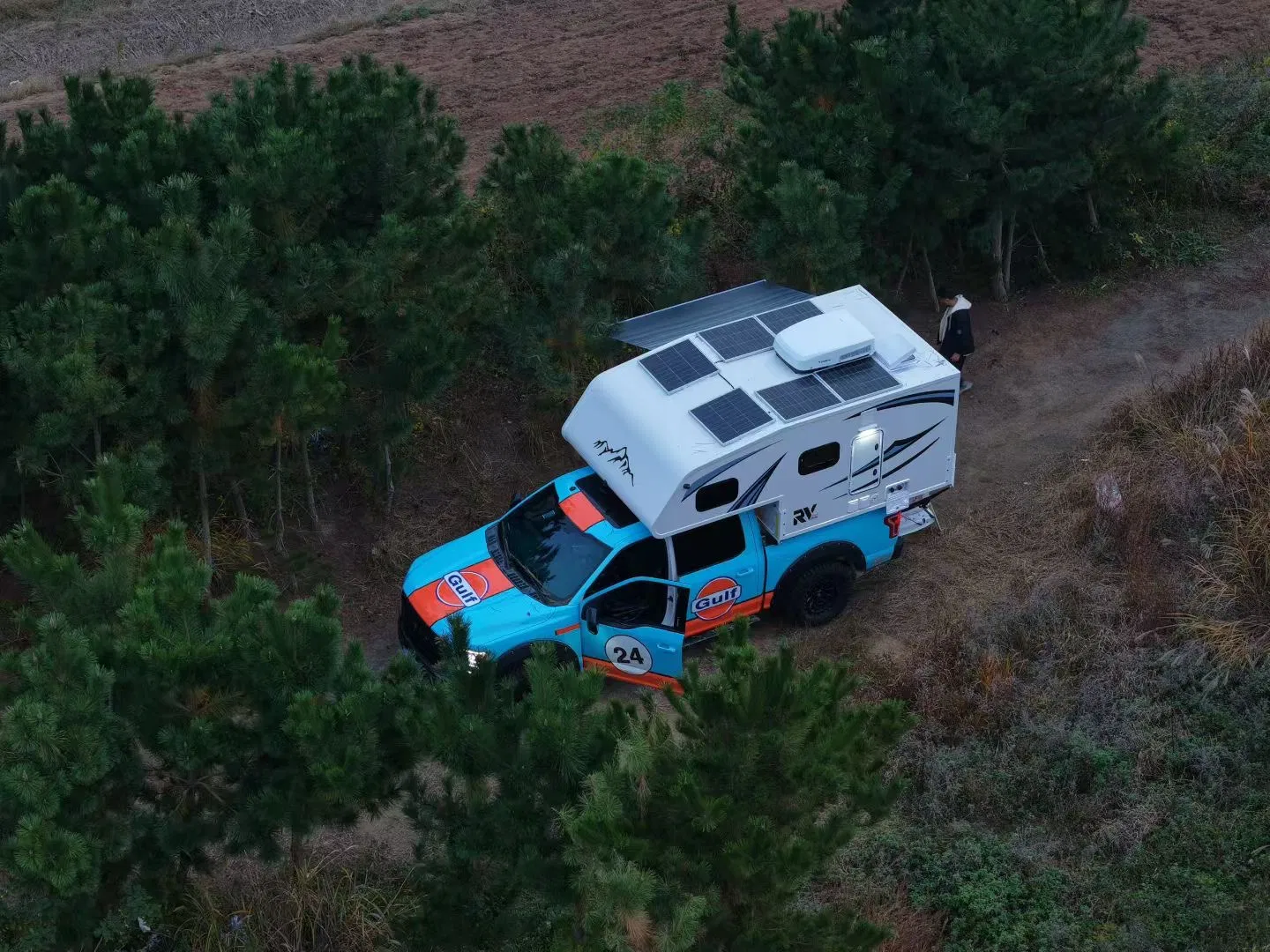 Robust Hard Top Truck Camper with Heavy Duty Tie Down Points and Anti Theft Security Features