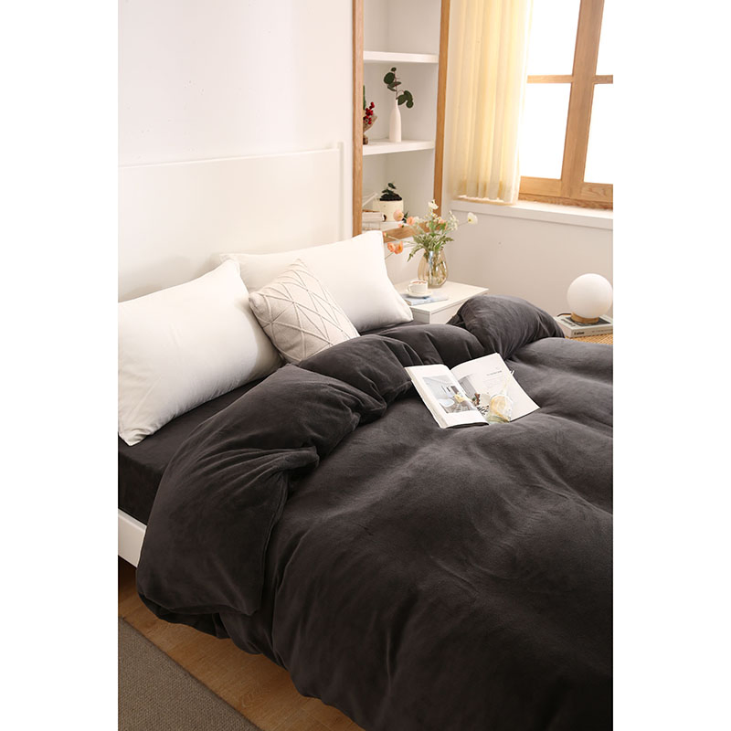 Wholesale Quilted Queen Bed Skirt Single Bed Quilt Cover Milk Velvet Bed Sheet Set Wholesale Bedding Set