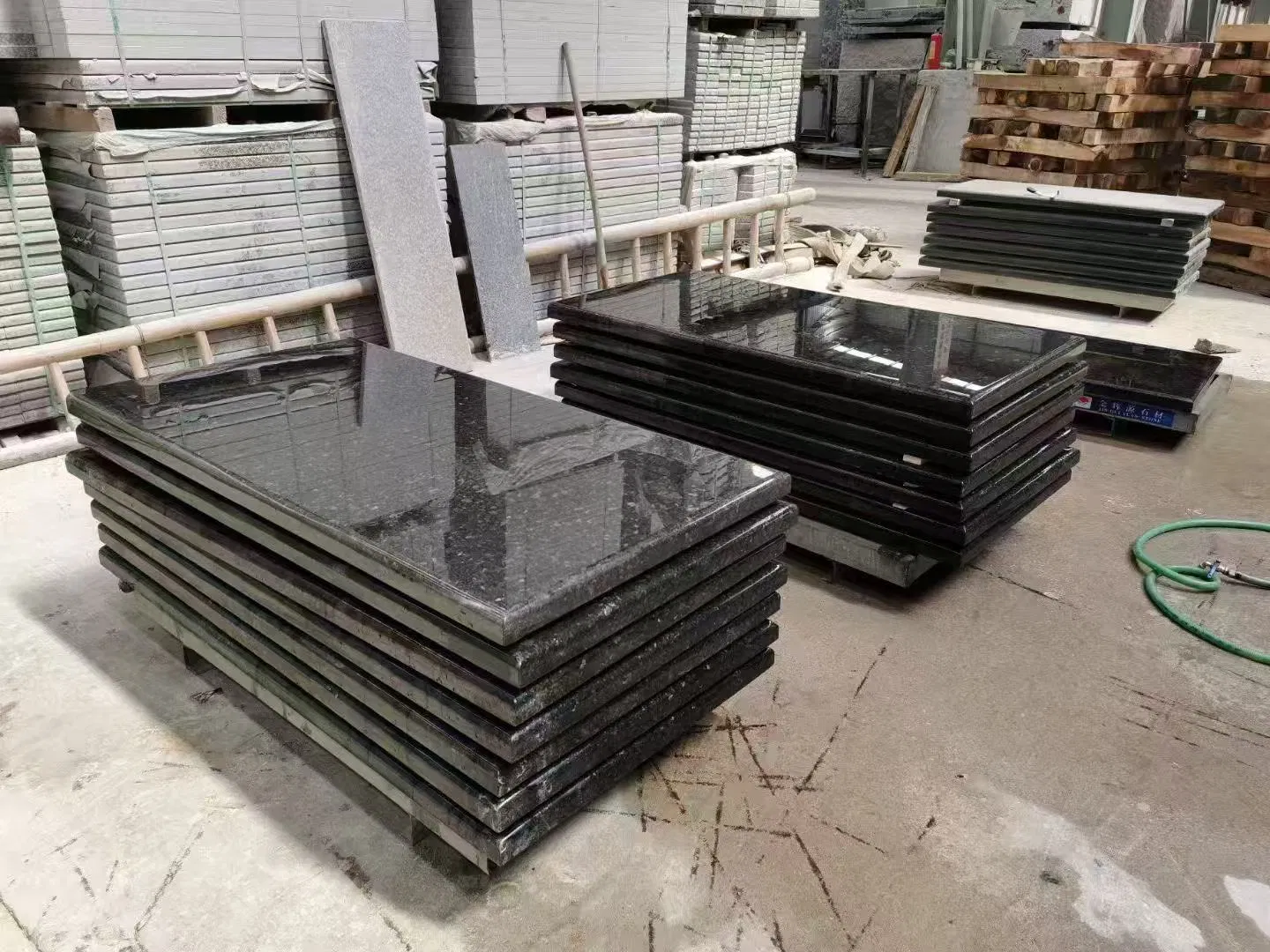 Polished Angola Black Simple Granite Gravestone/Tombstone
